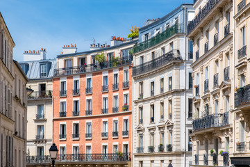 Fototapeta na wymiar Montmartre in Paris, a very romantic parisian street and buildings 