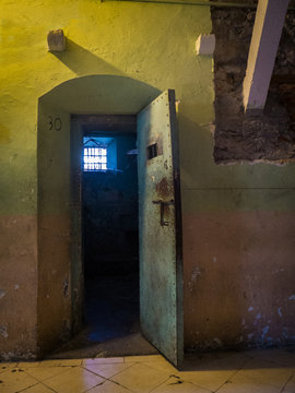 Antigua celda en prision abandonada