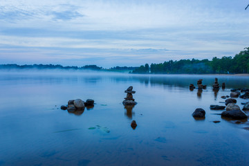 Obraz na płótnie Canvas A panorama of the shoreline of lake Vidöstern by dawn/sunset in Värnamo, Sweden