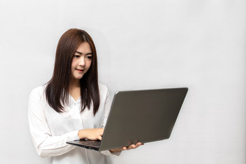 Naklejka premium Asian women are reading good news on laptop.