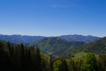 Obraz premium Beautiful mountain landscape in Austria. Alps mountains summer vacation, travel across Europe.