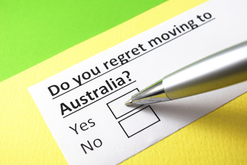 Obraz premium Do you regret moving to Australia? Yes or no?