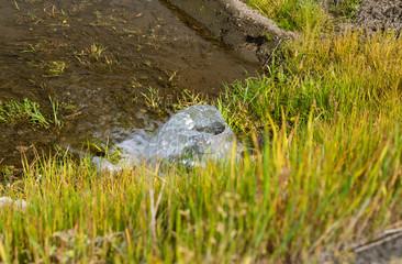 水田に水を入れているところ
