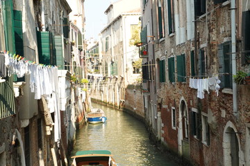 Fototapeta na wymiar canal in Venezia with boats