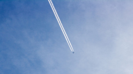 El rastro del avión solitario