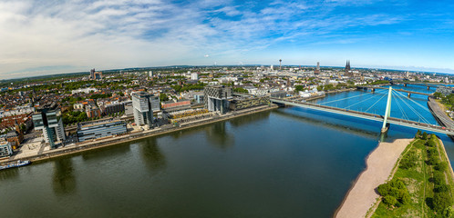 Koeln Rhein Kranhäuser Serveinbrücke Dom Luftaufnahme