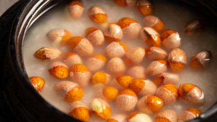 Rice with ginkgo fruit in iron rice cooker 