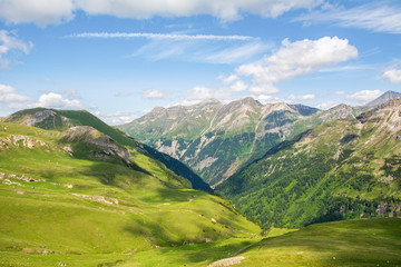 Fototapeta na wymiar Beautiful mountain views from Grossglockner High Alpine Road, Austria
