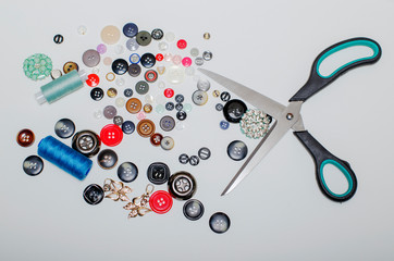 Scissors and buttons in different colors.