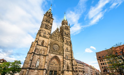 Fototapeta premium Lorenzkirche - Westfassade in Nürnberg, Deutschland