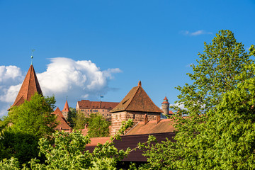 Nürnberg - Altstadt, Stadtmauer mit Kaiserburg, am Westtorgraben © reimax16