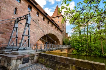 Historischer Kettensteg mit Schlayerturm, Stadtmauer, Nürnberg - Altstadt © reimax16