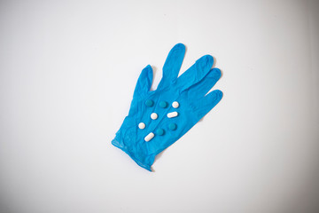 Lying glove with pills
