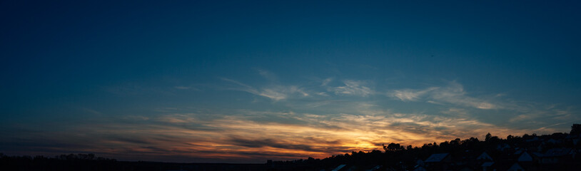 Fototapeta na wymiar Abendhimmel nach Sonnenuntergang blue hour panorama