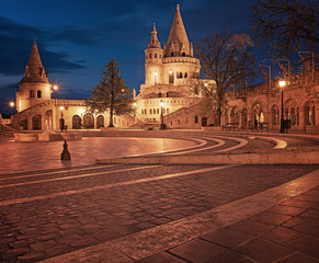 Fototapeta premium Fisherman's Bastion in Budapest in dusk
