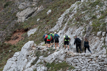 senderistas caminando