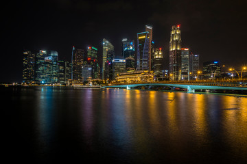 Plakat Singapore. View of Financial District skyline at night. Long exposure with water reflection.