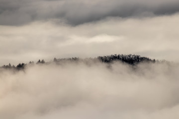 Fototapeta premium Hills looking above low clouds