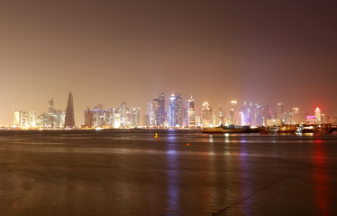 Fototapeta premium Doha, capitale du Qatar, by night