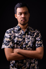 Obraz premium Portrait of young Asian man with arms crossed
