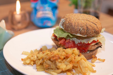 Hambúrguer - Cheese-salada - X-Salada com batatas fritas