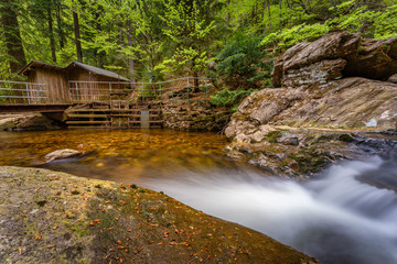 Obraz premium Wanderung zu den Rißloch Wasserfälle bei Bodenmais | Naturerlebnis Bayerischer Wald
