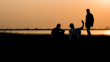 Fototapeta na wymiar friends enjoying music on a shore