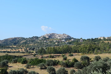 Fototapeta premium Panorama da lontano del paese di Stignano (RC)