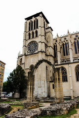 Fototapeta na wymiar The Lyon Cathedral (Cathedrale Saint-Jean-Baptiste de Lyon) and the remnants of a 5th-century cathedral and its baptismal font (Jardin Archéologique), France.