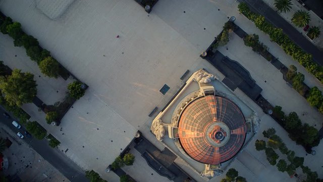 Ciudad de Mexico en Tiempos de coronavirus, monumento a la revoluci&oacute;n cinem&aacute;ticas drone view