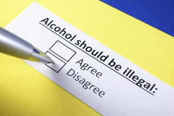 Obraz premium Alcohol should be illegal: Agree or Disagree?