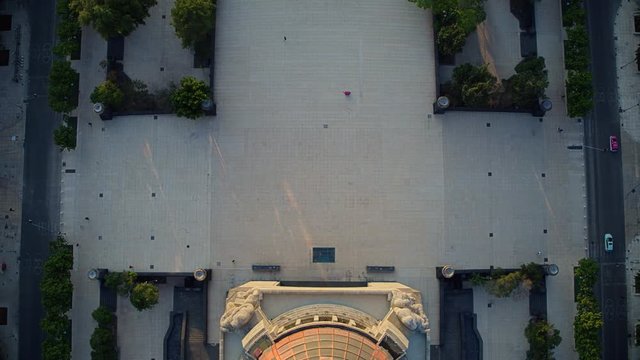 Ciudad de Mexico en Tiempos de coronavirus, monumento a la revoluci&oacute;n cinem&aacute;ticas drone view