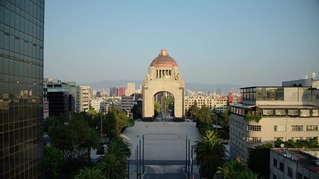 Ciudad de Mexico en Tiempos de coronavirus, monumento a la revoluci&oacute;n cinem&aacute;ticas drone view