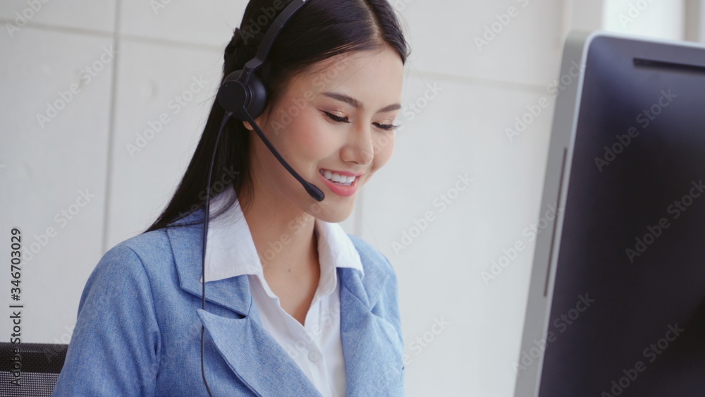 Aufkleber customer support agent or call center with headset works on desktop computer while supporting the cu