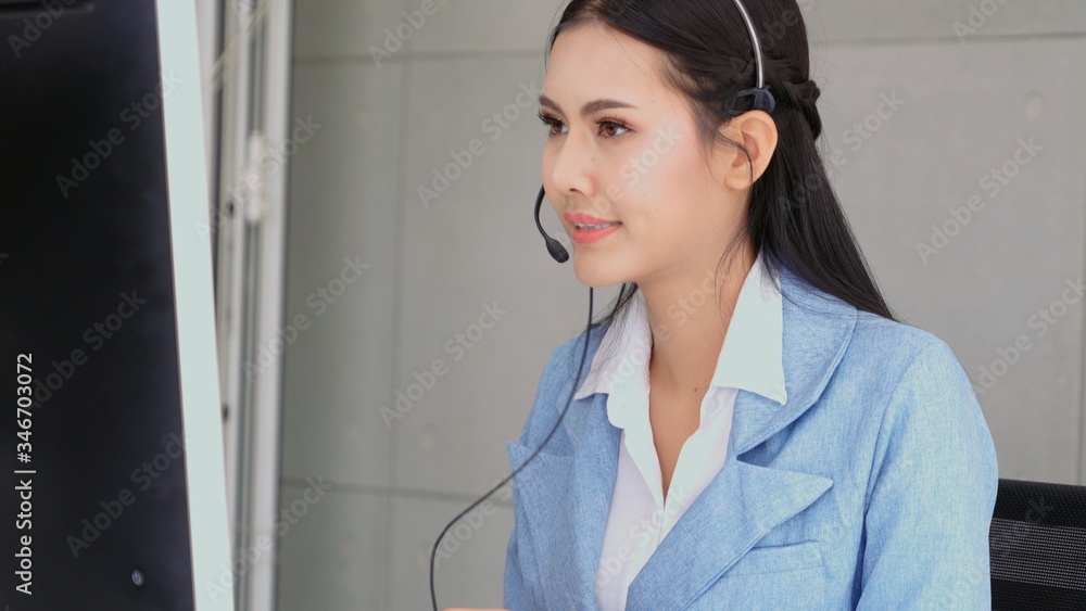 Aufkleber customer support agent or call center with headset works on desktop computer while supporting the cu