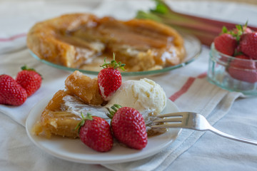 Rhubarb upside down cake with strawberries and ice cream