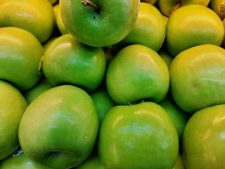 Many green apple in the market