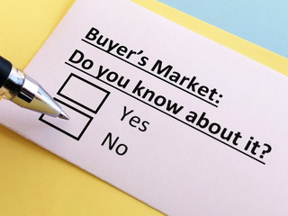 Obraz premium One person is answering quetion about buyer's market.
