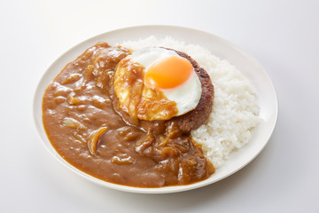 カレーライス-ハンバーグトッピング-目玉焼き乗せ