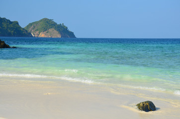 Obraz premium Beautiful cockburn Island and blue sky, Myanmar