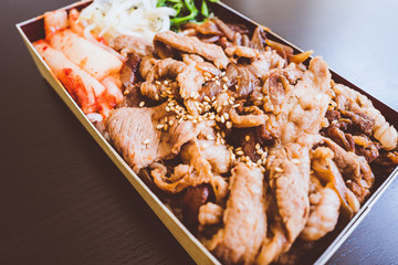 牛焼肉弁当 キムチナムル付 横
