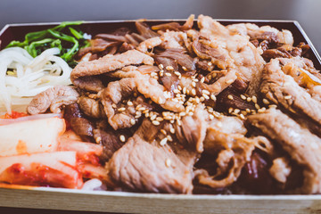 牛焼肉弁当 キムチナムル付 横