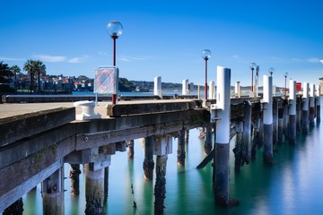 Obraz premium Sydney Harbour Australia on a sunny clear blue sky day with the turquoise colours of the bay