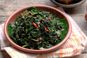 stir fry papaya leaves, also known as tumis daun pepaya