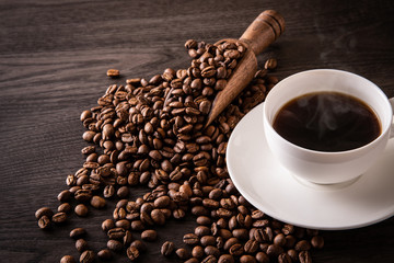 ホットコーヒーとコーヒー豆