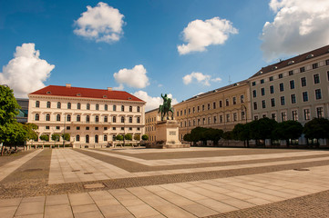 Wittelsbacherplatz mit Reiterdenkmal Maximilian Churfürst von Bayern, München