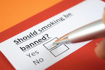 Obraz premium Should smoking be banned? Yes or no?