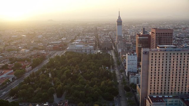 Amanecer ciudad de Mexico en tiempos de coronavirus, cinematic drone view