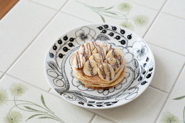 自宅でお菓子作り　フルーツパンケーキ　チョコレートバナナ