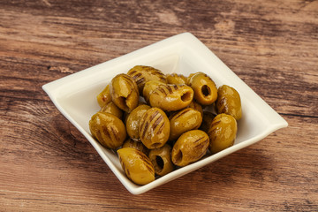 Green grilled olives in the bowl